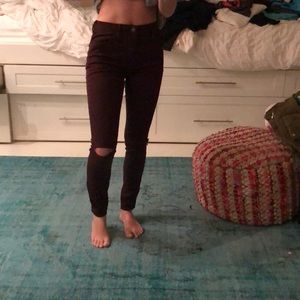 Bullhead maroon, high waisted ripped jeans